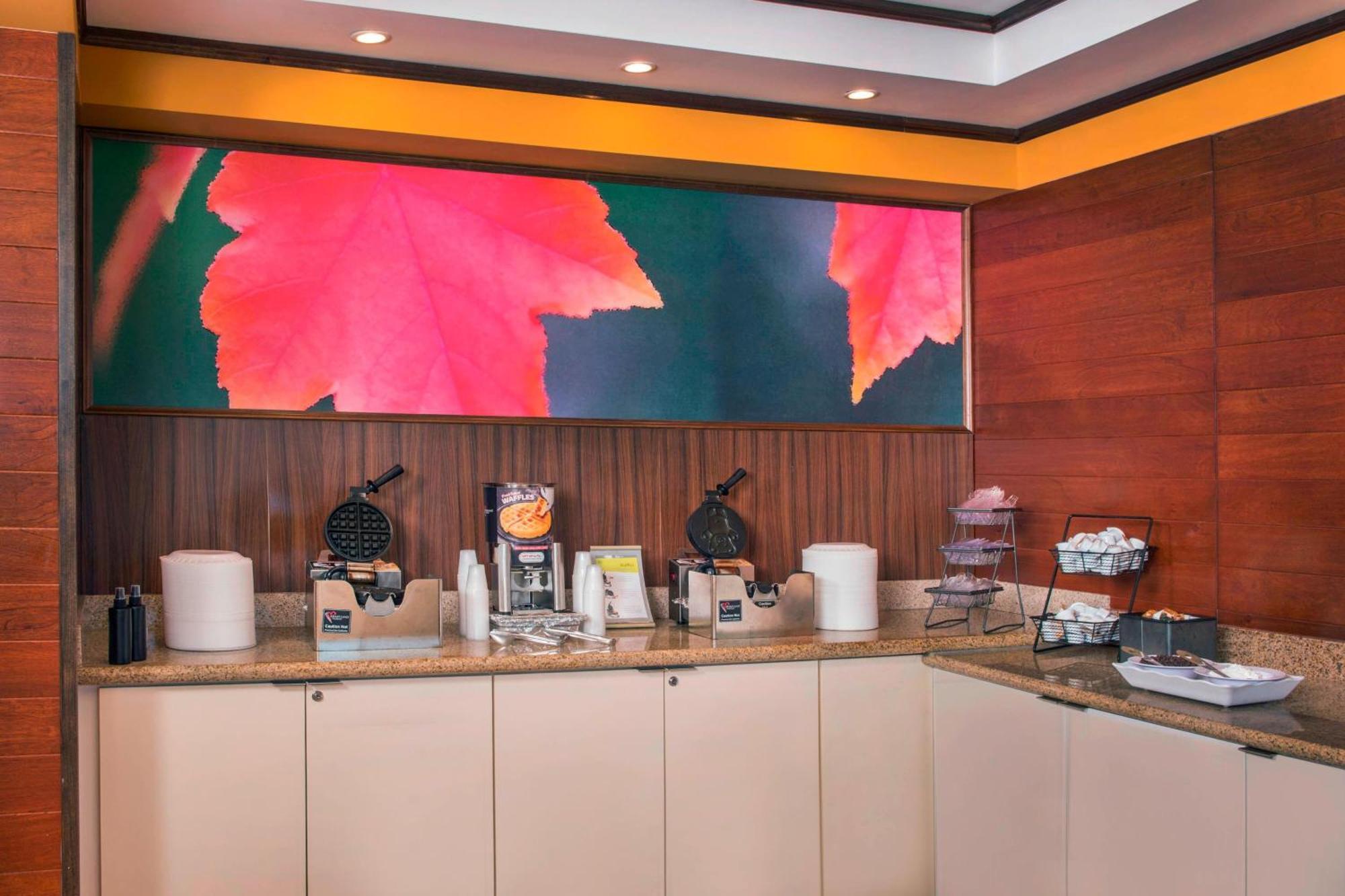 Fairfield Inn & Suites By Marriott Вильямсбург Ресторан фото